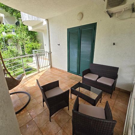 Roman Garden Apartment Risan Esterno foto