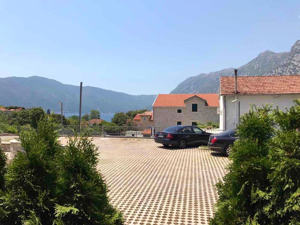 Roman Garden Apartment Risan Esterno foto